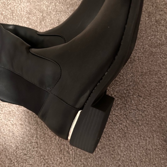 Juicy couture, tall boots - Picture 2 of 5